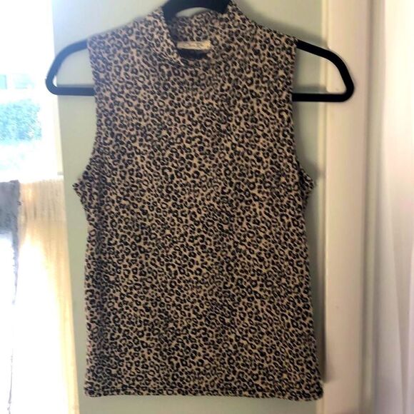 Olivia Rae Leopard Print Sleeveless Top - Picture 4 of 7